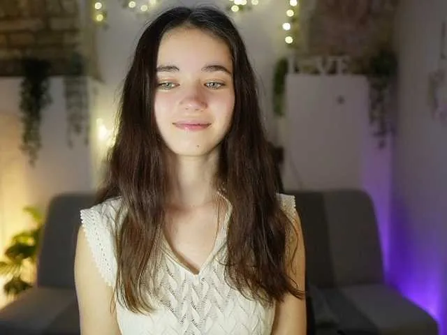 Live sex webcam photo for GiaPaige18 #291138229