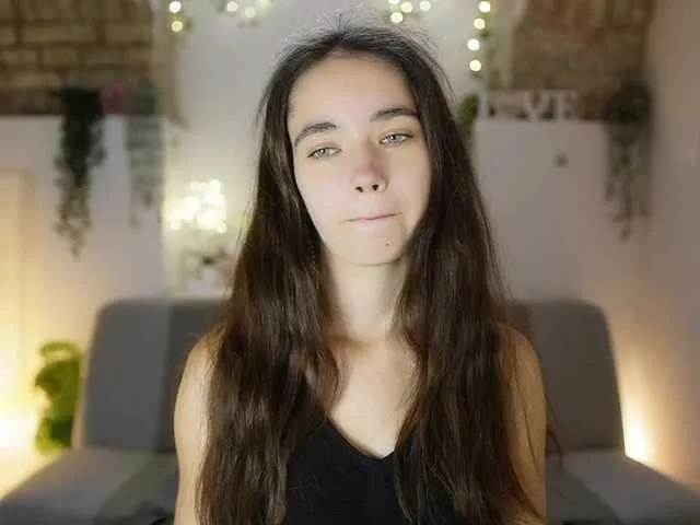 Live sex webcam photo for GiaPaige18 #291818492