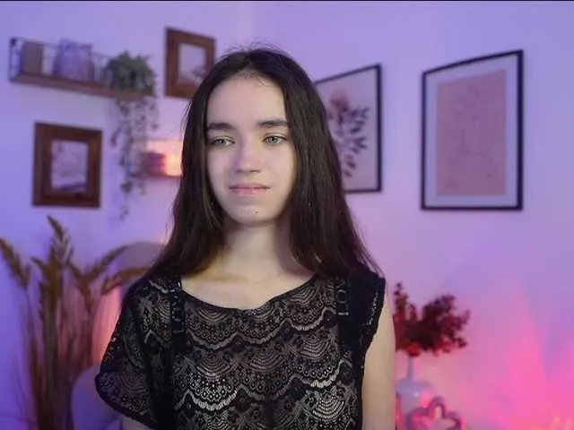 Live sex webcam photo for GiaPaige18 #292102044