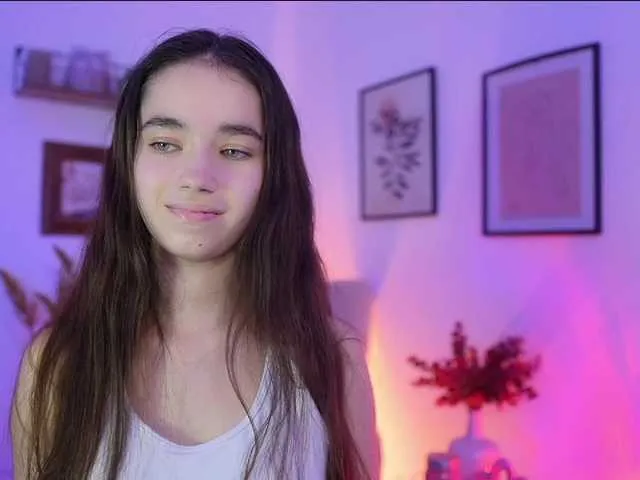 Live sex webcam photo for GiaPaige18 #292114522