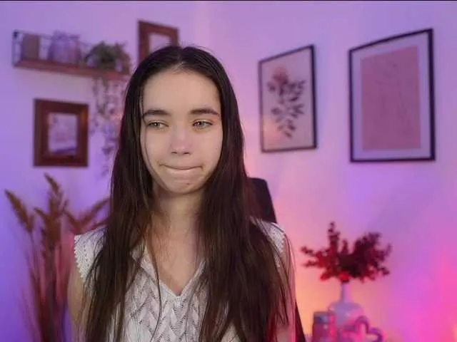 Live sex webcam photo for GiaPaige18 #292128158