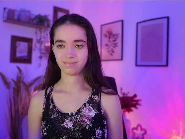 Live sex webcam photo for GiaPaige18 #292189218