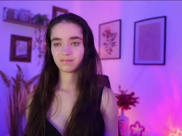 Live sex webcam photo for GiaPaige18 #292190998