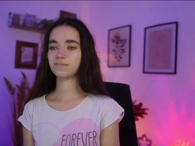 Live sex webcam photo for GiaPaige18 #292195057