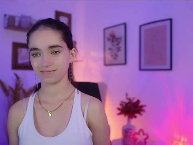 Live sex webcam photo for GiaPaige18 #292208369