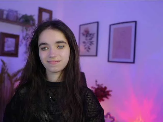 Live sex webcam photo for GiaPaige18 #292220732