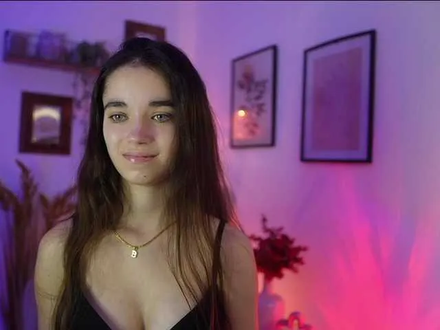 Live sex webcam photo for GiaPaige18 #292228014