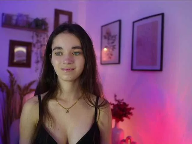 Live sex webcam photo for GiaPaige18 #292229596