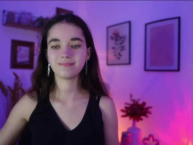 Live sex webcam photo for GiaPaige18 #292243117