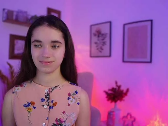 Live sex webcam photo for GiaPaige18 #292310945