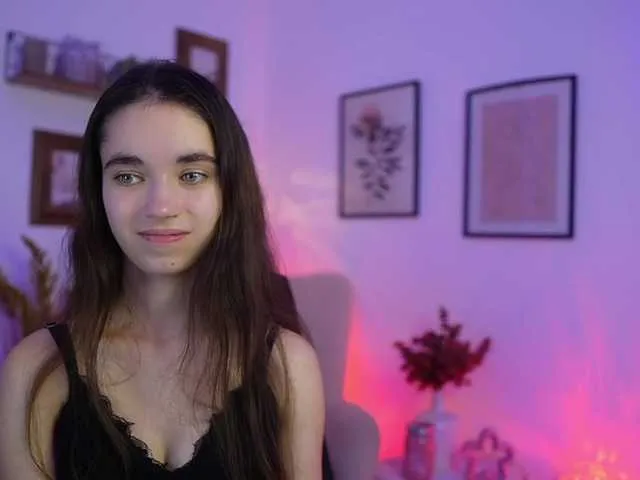 Live sex webcam photo for GiaPaige18 #292316319