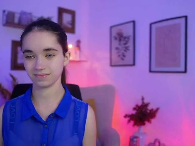 Live sex webcam photo for GiaPaige18 #292363659