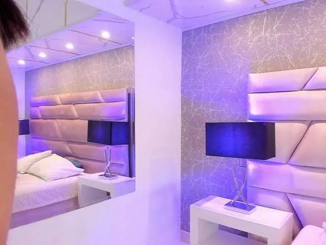 Live sex webcam photo for GiaSmith-1 #290184135