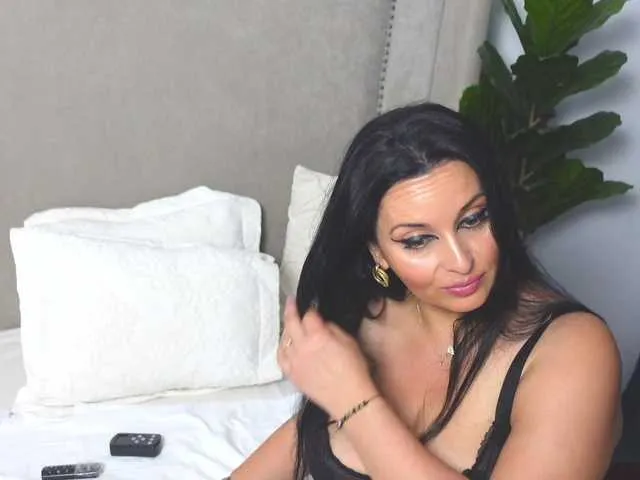 Live sex webcam photo for GiannaKrystal #278099435