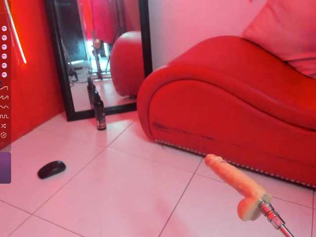 Live sex webcam photo for Gigi-Rasi #276178955