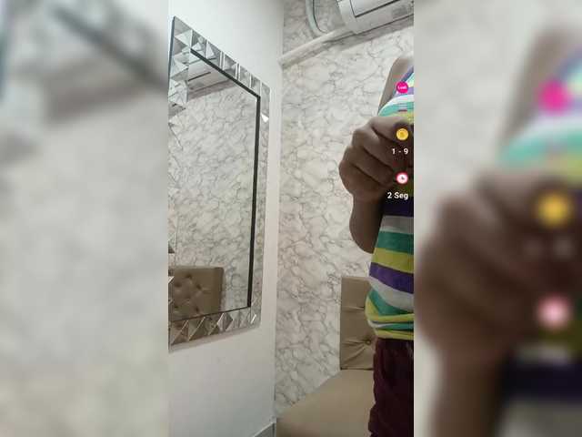 Live sex webcam photo for Gigi-Rasi #276301226