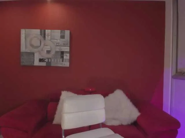 Live sex webcam photo for GigiElliot #272901245