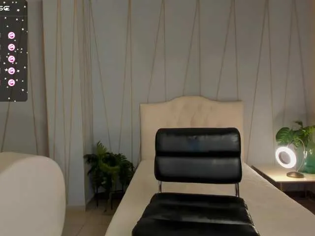 Live sex webcam photo for GigiLee #276951833