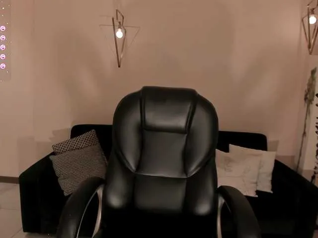 Live sex webcam photo for GigiLee #277102624