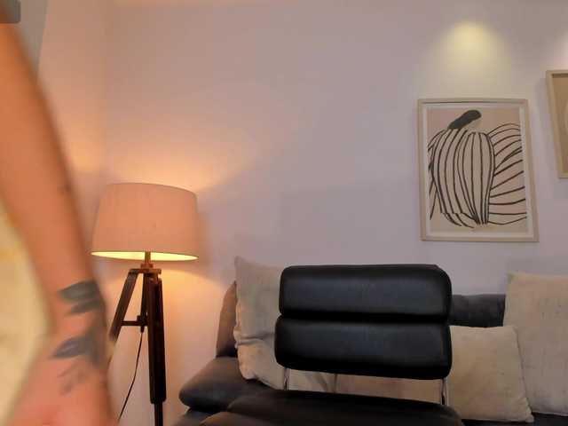 Live sex webcam photo for GigiLee #287763483