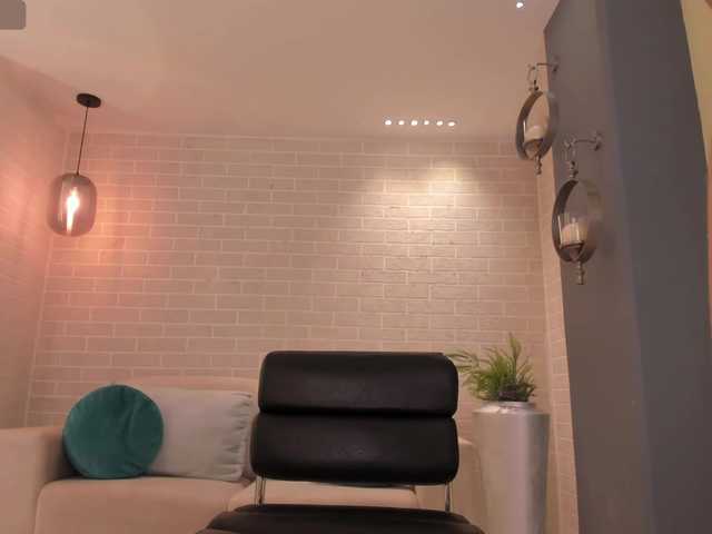 Live sex webcam photo for GigiLee #289517771