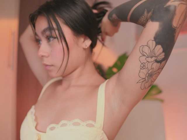 Live sex webcam photo for GigiLee #290940548