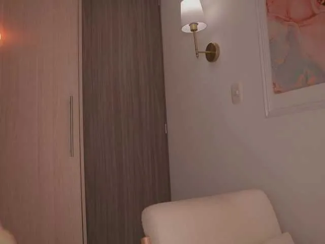 Live sex webcam photo for GigiLee #291340833