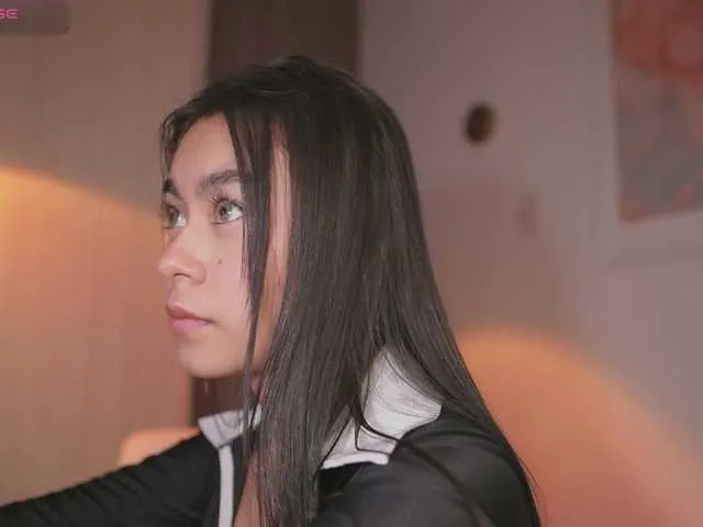 Live sex webcam photo for GigiLee #291629800