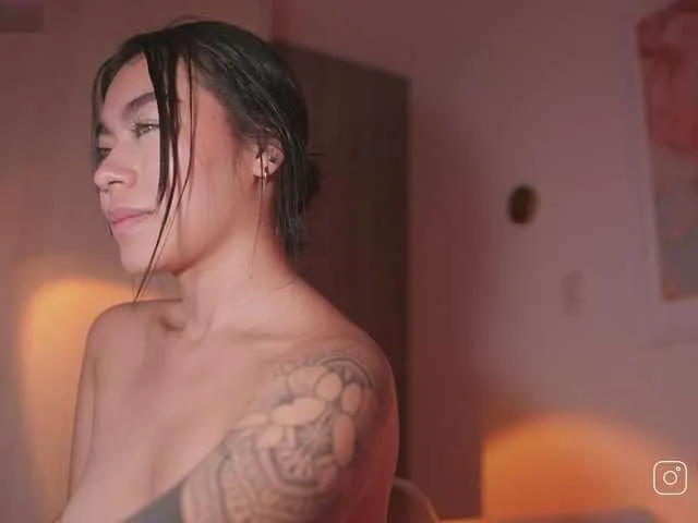 Live sex webcam photo for GigiLee #291757456