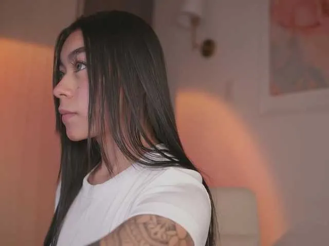 Live sex webcam photo for GigiLee #291937066