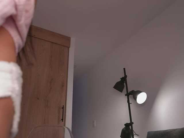 Live sex webcam photo for GigiLee #292261374