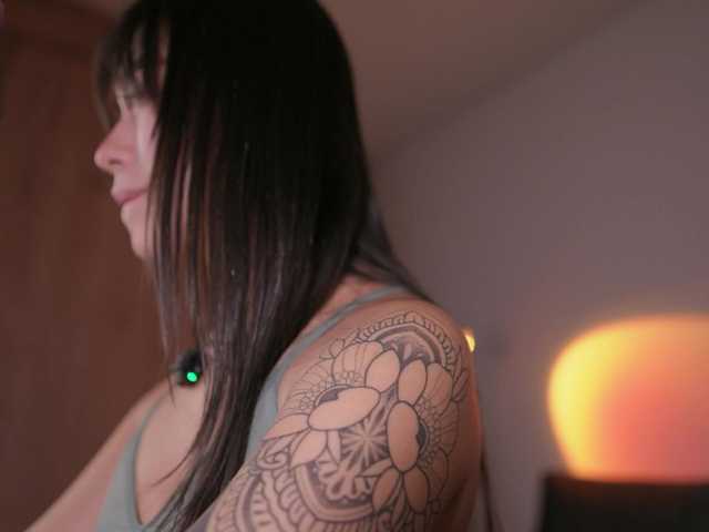 Live sex webcam photo for GigiLee #292432729