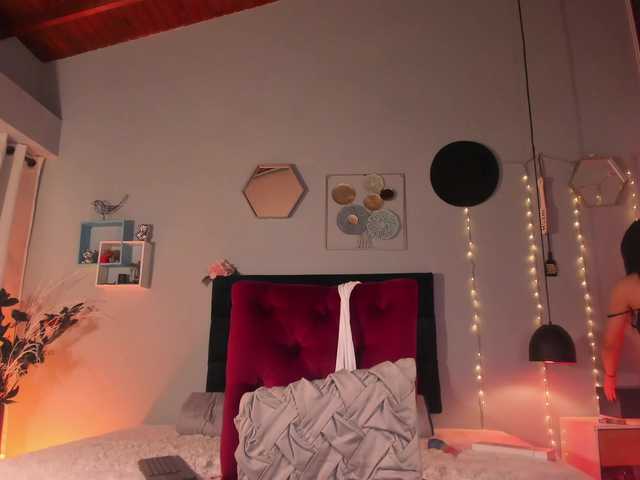 Live sex webcam photo for Giiigii1 #275595276