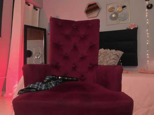 Live sex webcam photo for Giiigii1 #276055756