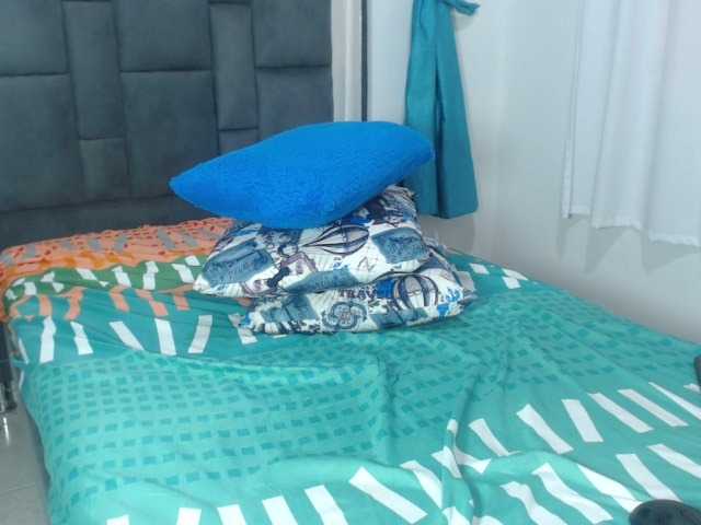 Live sex webcam photo for GimenaHunter #273703030