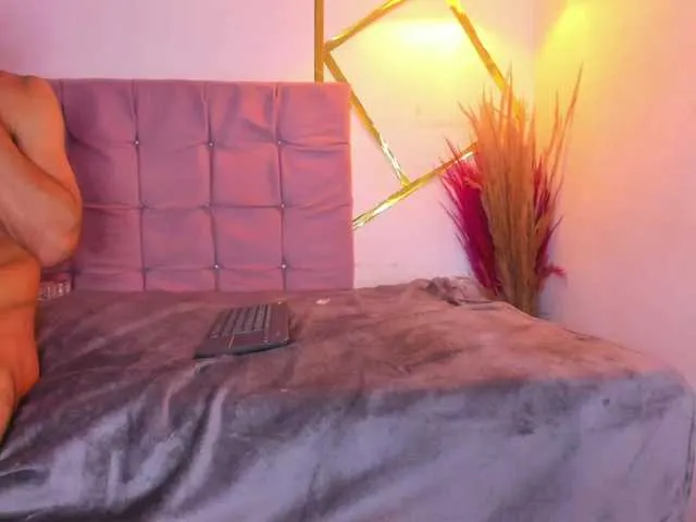 Live sex webcam photo for Gina-1-1 #288090066