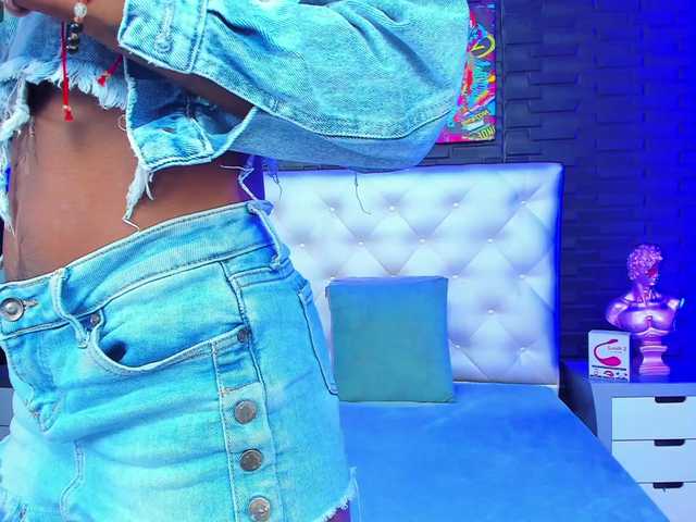 Live sex webcam photo for GinaBrown #275741351