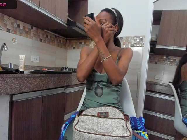 Live sex webcam photo for GinaBrown #276571307