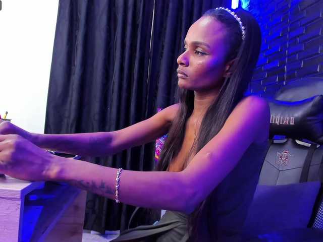 Live sex webcam photo for GinaBrown #276580674