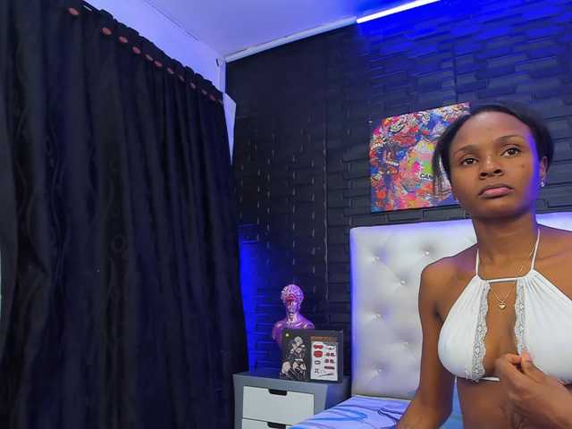 Live sex webcam photo for GinaBrown #276947480