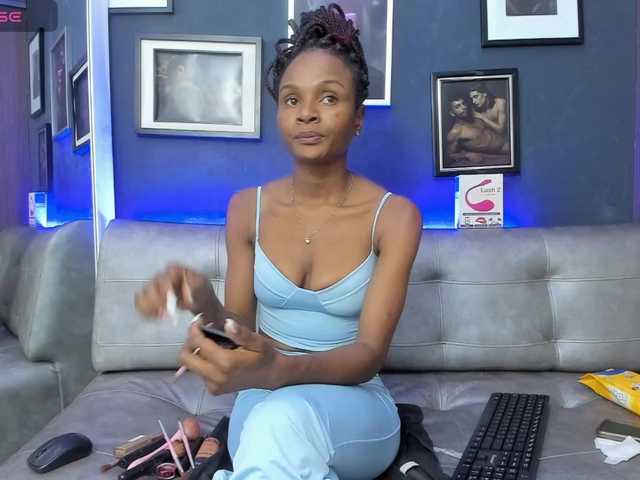 Live sex webcam photo for GinaBrown #277215162