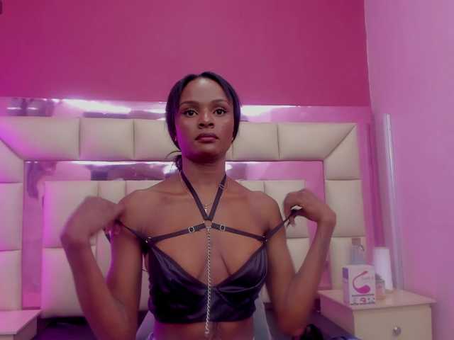 Live sex webcam photo for GinaBrown #277861172