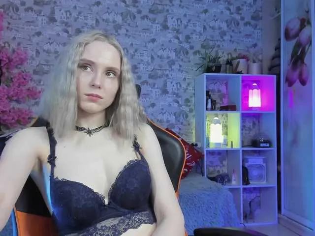Live sex webcam photo for GinaGinaLove #293244333