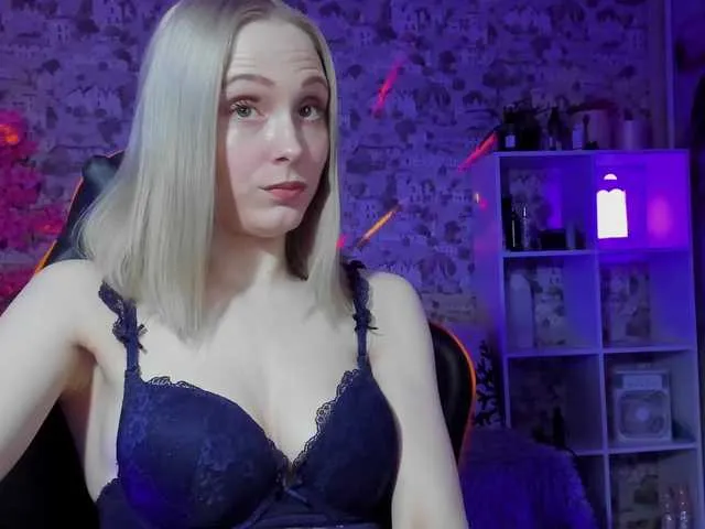 Live sex webcam photo for GinaGinaLove #293323166