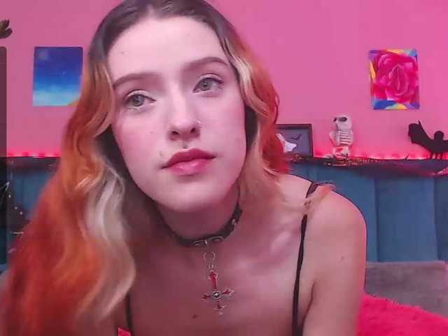 Live sex webcam photo for GingerFoxy #276582502