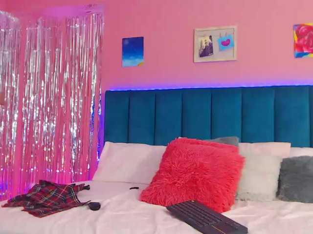 Live sex webcam photo for GingerFoxy #276771616