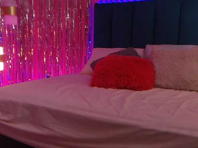 Live sex webcam photo for GingerFoxy #276821466