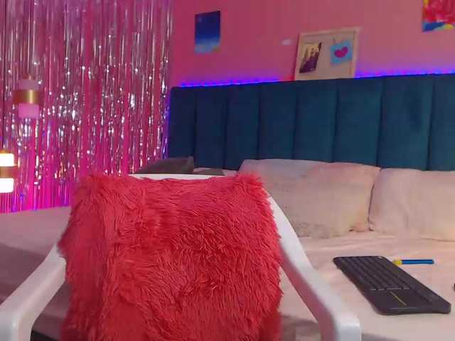 Live sex webcam photo for GingerFoxy #276835684