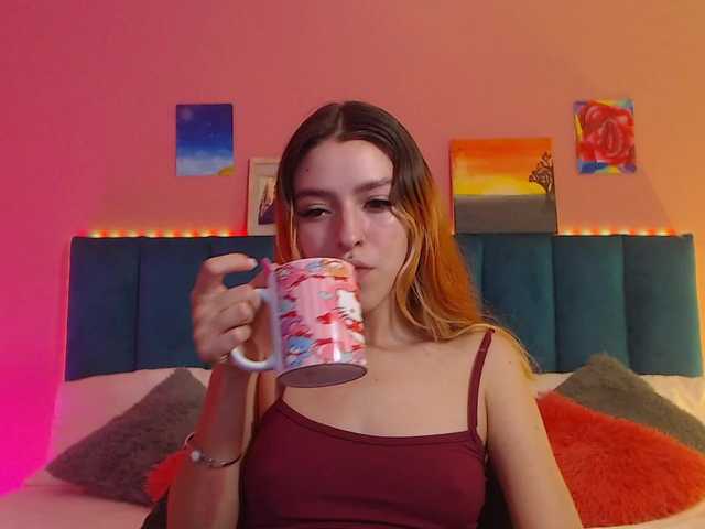 Live sex webcam photo for GingerFoxy #277142616