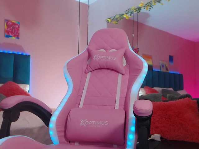 Live sex webcam photo for GingerFoxy #277239969